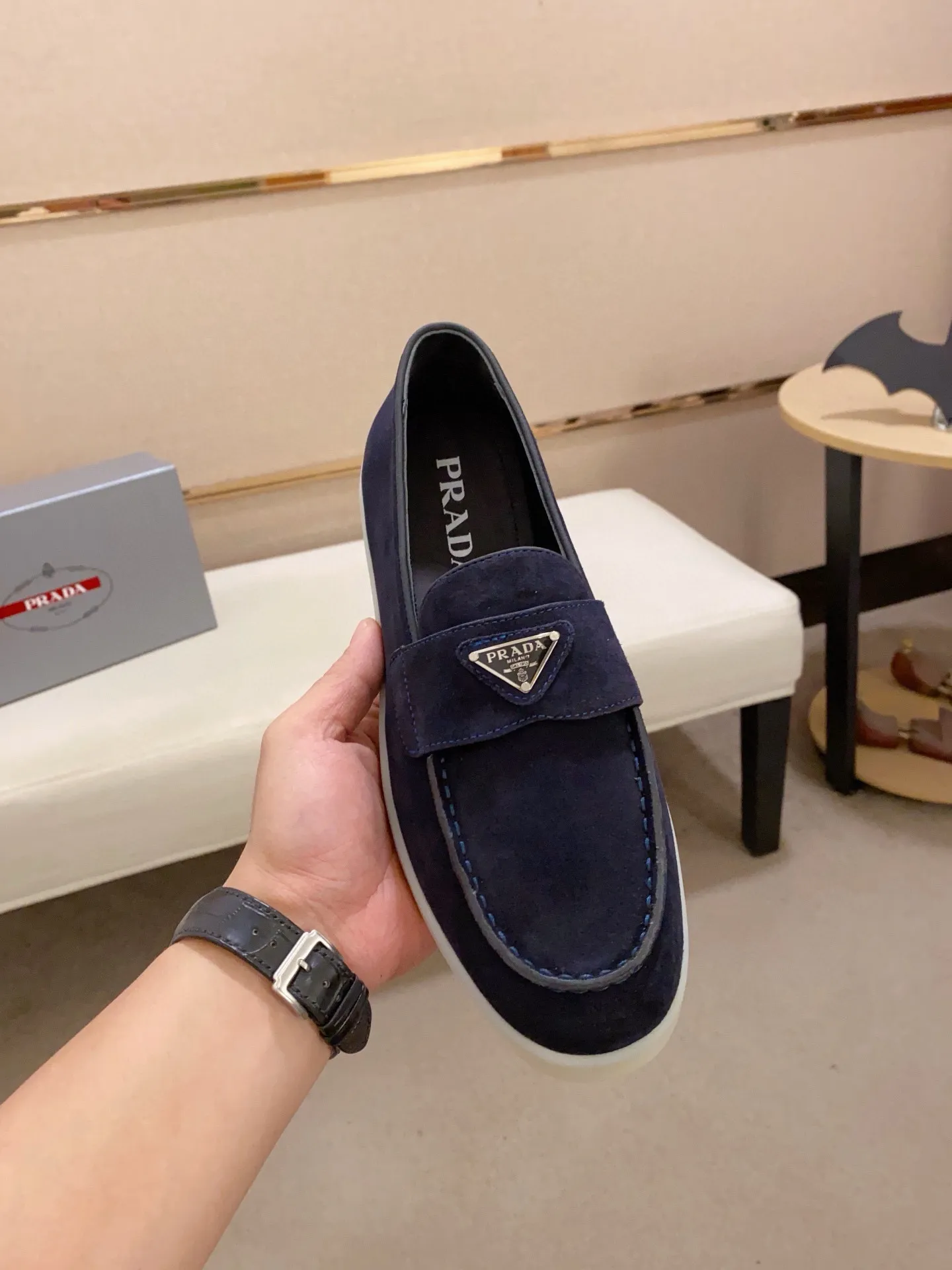 Men's shoes 💰 580💰 ✔️✔️✔️High-quality new PRADA counters are launched at the same time. The new men's shoes and 😘fabrics are selected from high-silk bald cowhide and are made by pure handicrafts. Lining: Full cowhide lining. 👍🏿 High-end ☄️ air-cushion molded anti-slip rubber outsole, exquisite lines, simple and elegant, comfortable and high-end for leisure travel. Code number: 38 to 44 (45 can be customized)